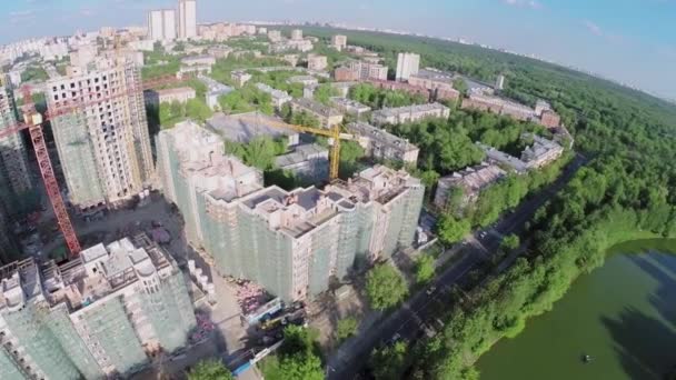 Cityscape with construction site — Stock Video