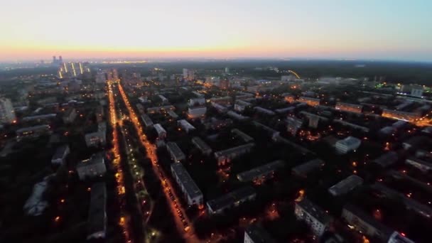 Городской пейзаж с освещением и движением — стоковое видео