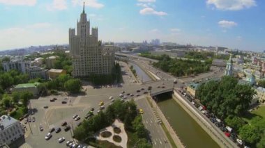 Townscape Köprüsü'nde trafik ile