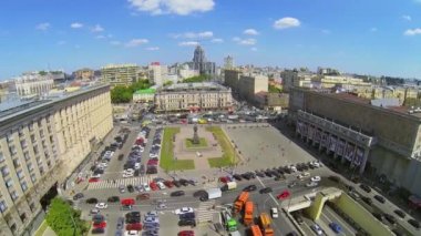 Cityscape with traffic on Triumph Square