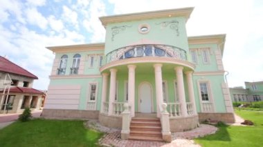 Güzel iki katlı yazlık yapım aşamasında yaz gün