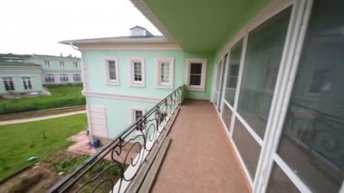 Yapım aşamasındaki iki katlı yazlık balkondan görünümü