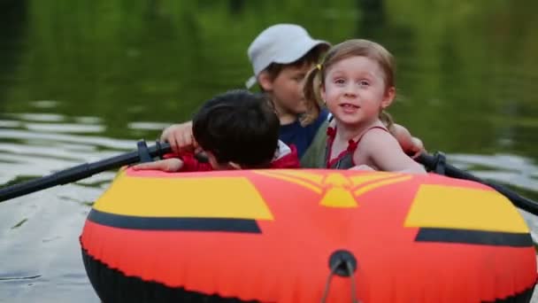 Children float on boat — Stock Video