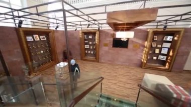  Sergi salondakilerin