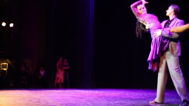 Sahne Alanı'nda çift dansları — Stok video