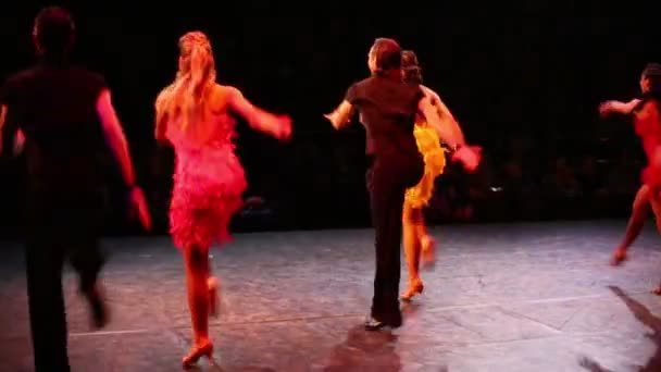 Pairs perform energetic dance on stage during jubilee program — Stock Video