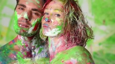 Boyalı insanların yüzleri