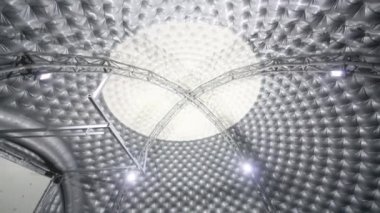 Geniş boş helikopter hangar