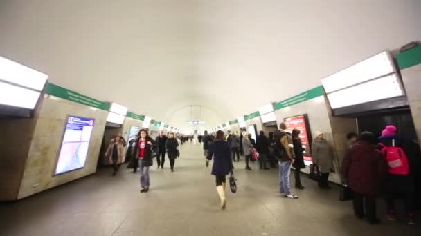 Subway station Ploschad Aleksandra Nevskogo — Stock videók