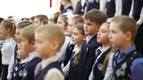 Pupils perform at holiday of Alphabet in School No. 1349. — Stock Video