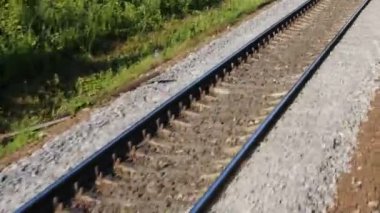 Çakıl metal demiryoluna