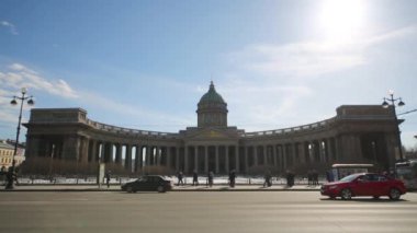  Kazan Katedrali Nevsky Prospect üzerinde.