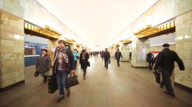  Metro İstasyonu Grazhdansky umudu.