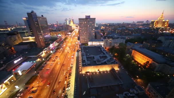 Вечерний городской пейзаж Москвы — стоковое видео