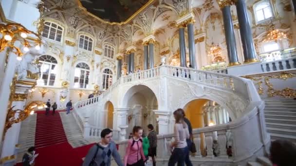 Main stairs in the State Hermitage Museum. — Stock Video