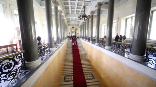 Escalera principal del Nuevo Hermitage . — Vídeos de Stock