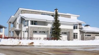 Büyük modern konut yapı