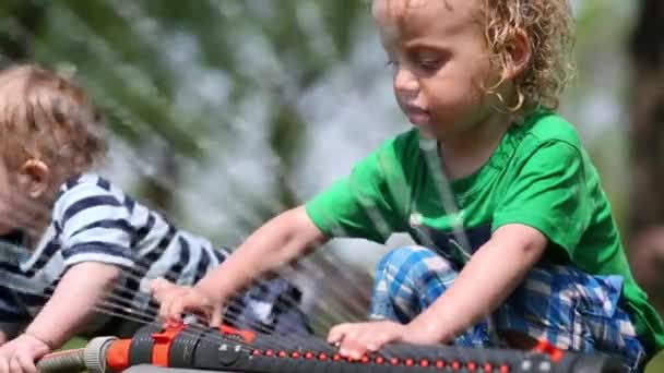 Kids play with sprinkler — Stock Video