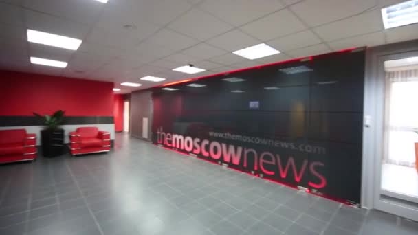 Sala moderna na construção da agência de notícias russa RIA Novosti — Vídeo de Stock