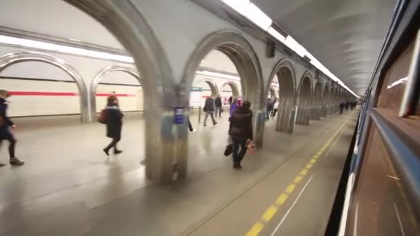 Akademicheskaya subway station. — Stockvideo