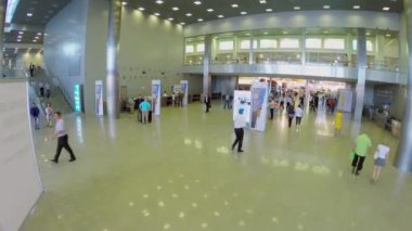 Uluslararası İhtisas Sergisi Cet 2014'te yürüyen ler