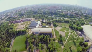 Sahilde Çocuk ve Gençlik Sarayı yakınındaki oyun alanları ile Park