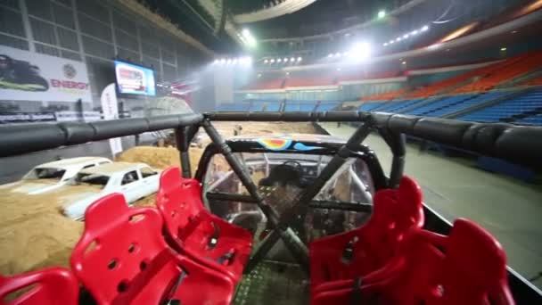 Арена и пустая трибуна в спортивном комплексе "Олимпийский" — стоковое видео