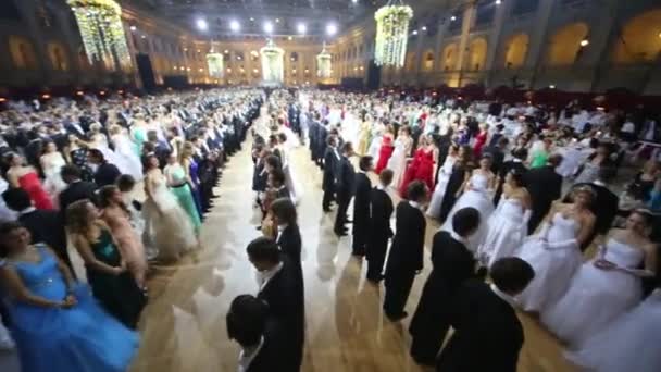 Rows of beautiful couples at 11th Viennese Ball — Stock Video