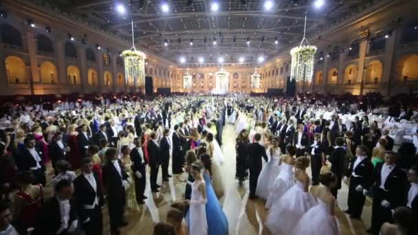 Above view of rows of people at 11th Viennese Ball — Stock Video