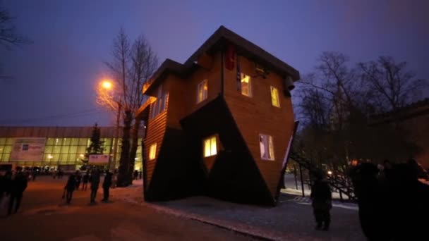 Gekipptes Haus in vvc. Ähnliche Home-Shifter gibt es in matsumoto — Stockvideo