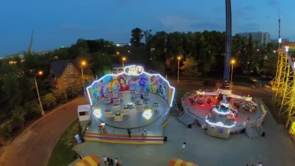 Amusements area in park — Stock Video
