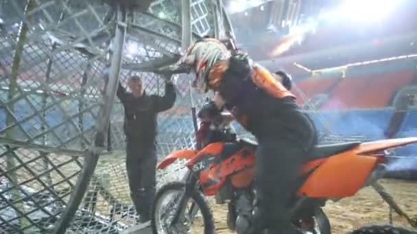 Biker drives into metal mesh ball on the entertainment show — Stock Video