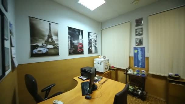 Travel agency COLINDA office in building at Lyalin Lane. — Stock Video