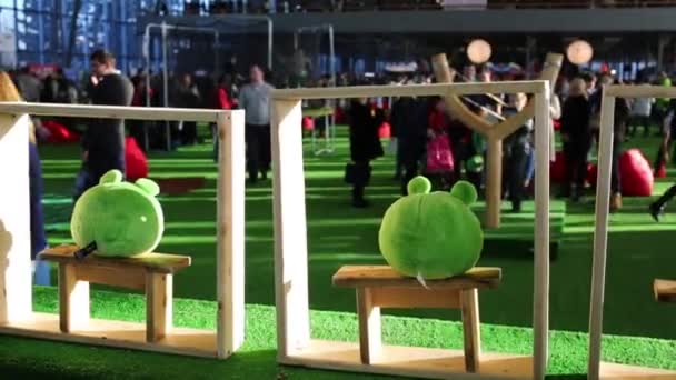 Children play Angry birds on Geek Picnic in Moscow, Russia. — Stock Video