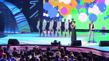 Diskoteka Avaria grubu Rus Müzik Ödülü'nde sahnede