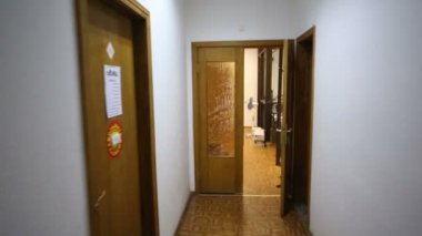 Koridor ve ofis Oda ile şeffaf duvarlar hareket.