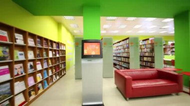Rusya Gençlik Devlet Kütüphanesi'nin geniş aydınlık salonu