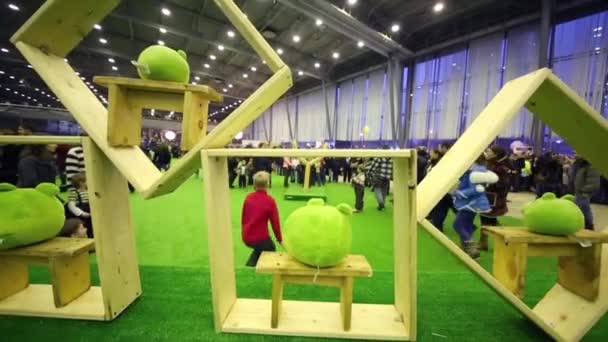 Angry birds on Geek Picnic in Moscow, Russia. — Stock Video