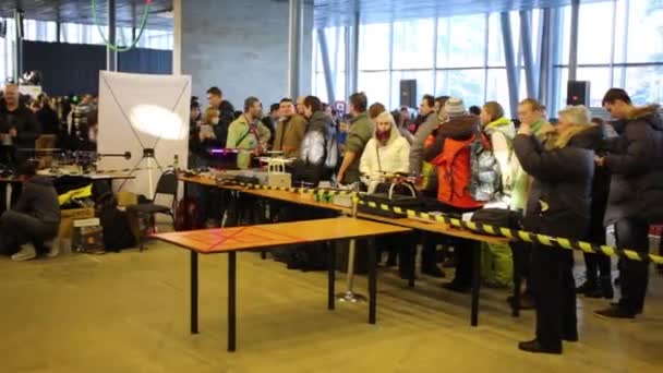 Mostra di quadrocopter su Geek Picnic a Mosca, Russia . — Video Stock