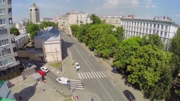 Yaz aylarında Povarskaya sokakta St Simeon Stylites Kilisesi — Stok video