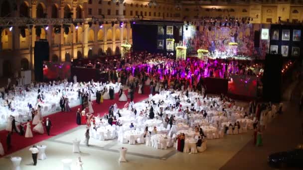 Hall with many tables at 11th Viennese Ball in Gostiny Dvor — Stock Video