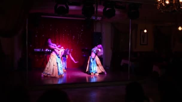 Танец живота в ресторане О кино В Москве — стоковое видео