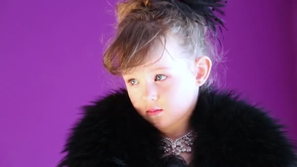 Girl with fur cape on her shoulders spins in front of mirror. — Stock Video