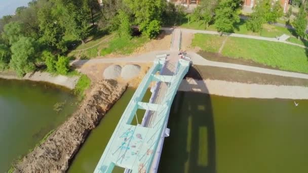 Palace of Children and Youth on shore of pond and excavator — Stock Video