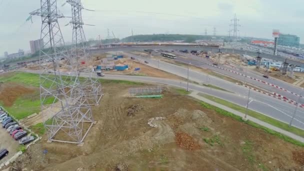 Voeding in de buurt van de bouwplaats van de Borovskaya Interchange — Stockvideo