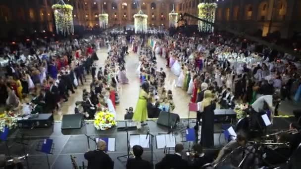 Rows of beautiful people at 11th Viennese Ball — Stock Video