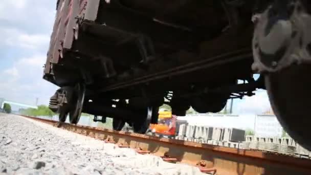 Колёса грузового поезда — стоковое видео