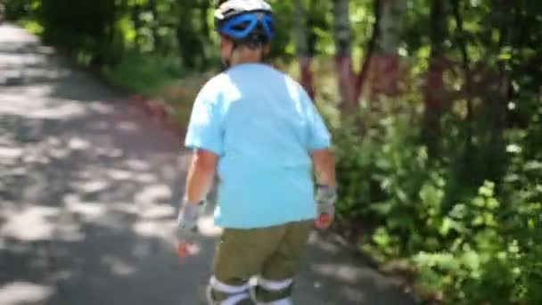 Roller-skates αγόρι — Αρχείο Βίντεο
