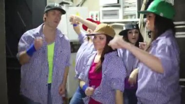  Gençlerin dans konser sonrası 