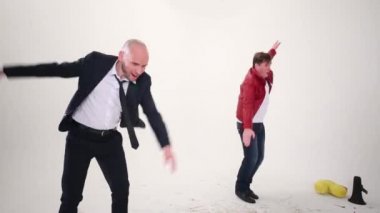 Erkekler dans beyaz Studio 